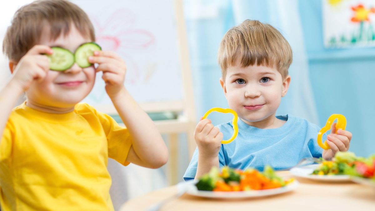 Як змусити дитину їсти фрукти та овочі