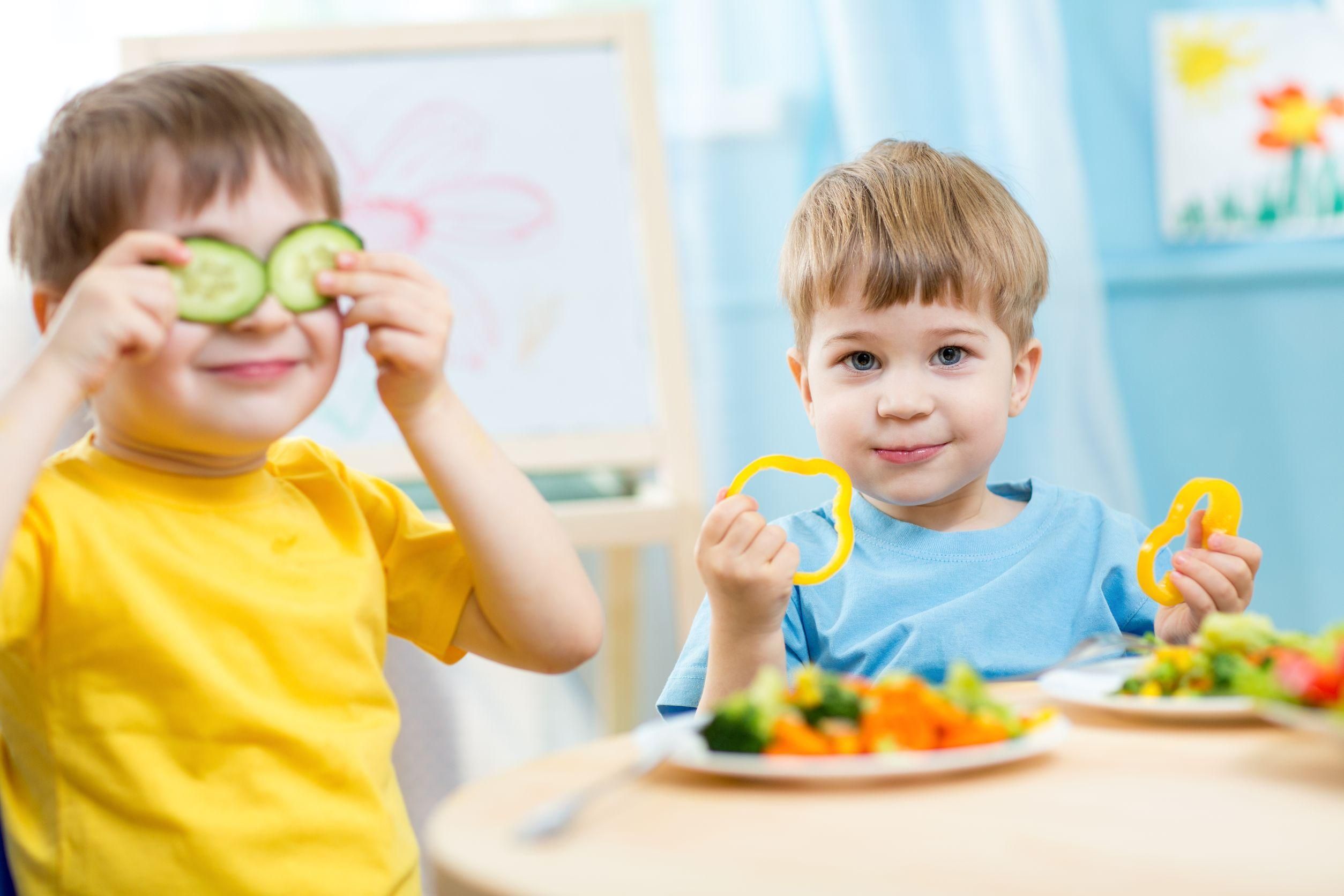 Как заставить ребенка есть фрукты и овощи