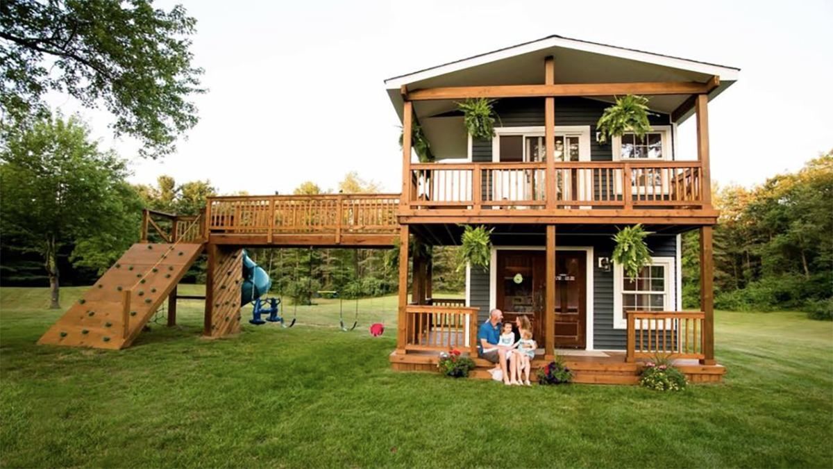 Батько самостійно побудував ігровий будинок для доньок: фото вражаючої споруди - Сімʼя Батько самостійно побудував ігровий будинок для доньок: фото вражаючої споруди - Сімʼя