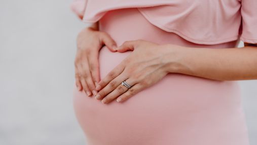 Чим вакцинуватись жінкам, які щепились CoronaVac, а потім завагітніли