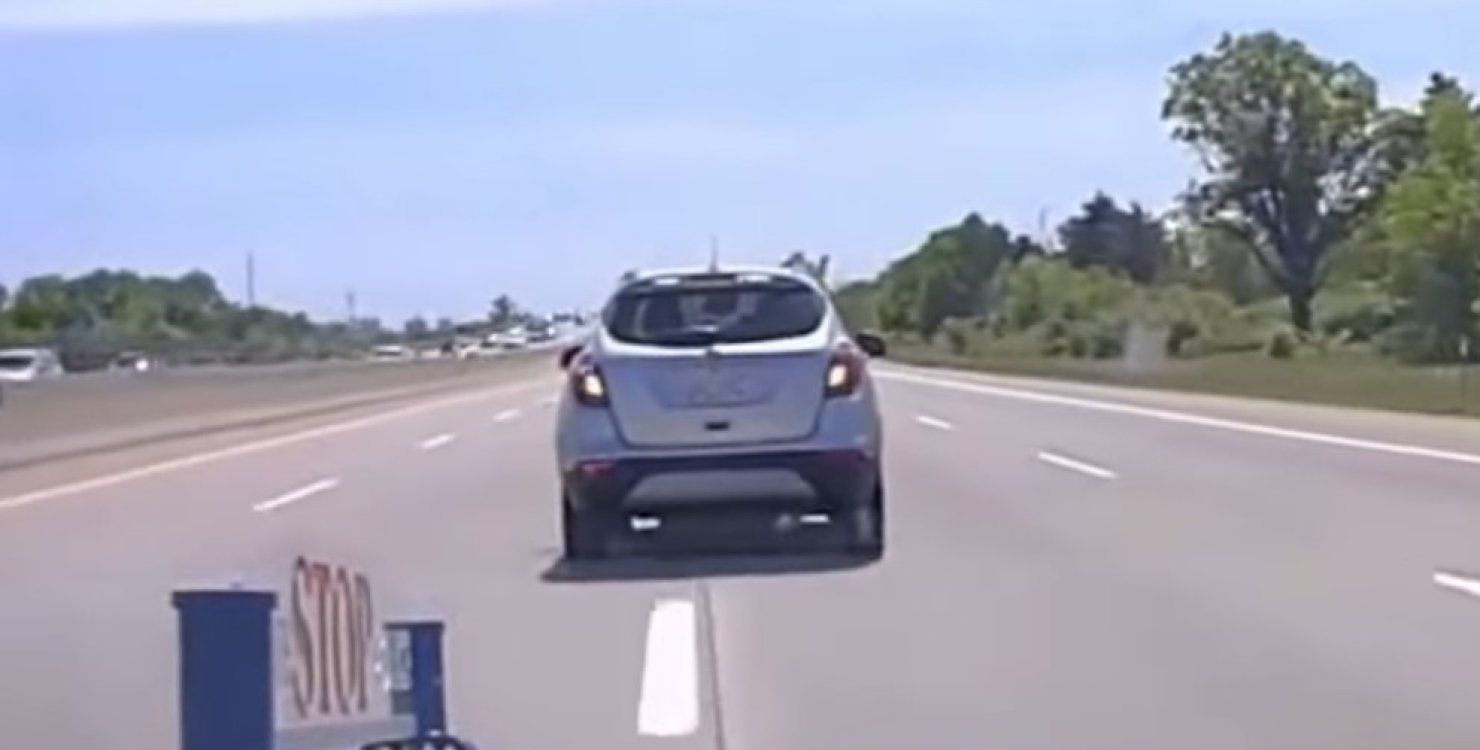 Мальчик угнал авто, чтобы увидеть маму Мальчик угнал авто, чтобы увидеть маму