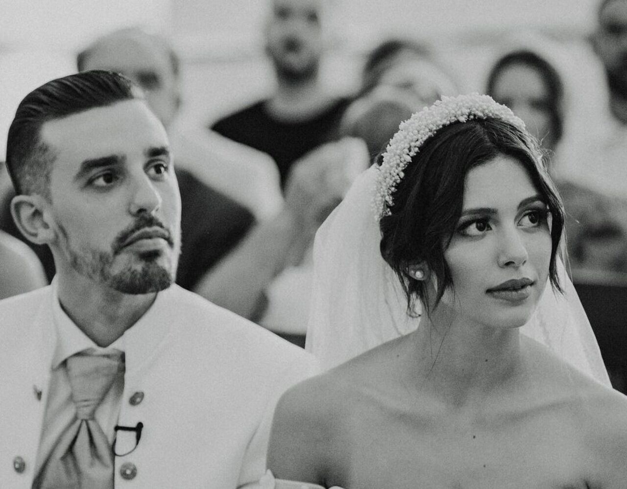 Португальська блогерка годувала грудьми перед вівтарем Португальська блогерка годувала грудьми перед вівтарем