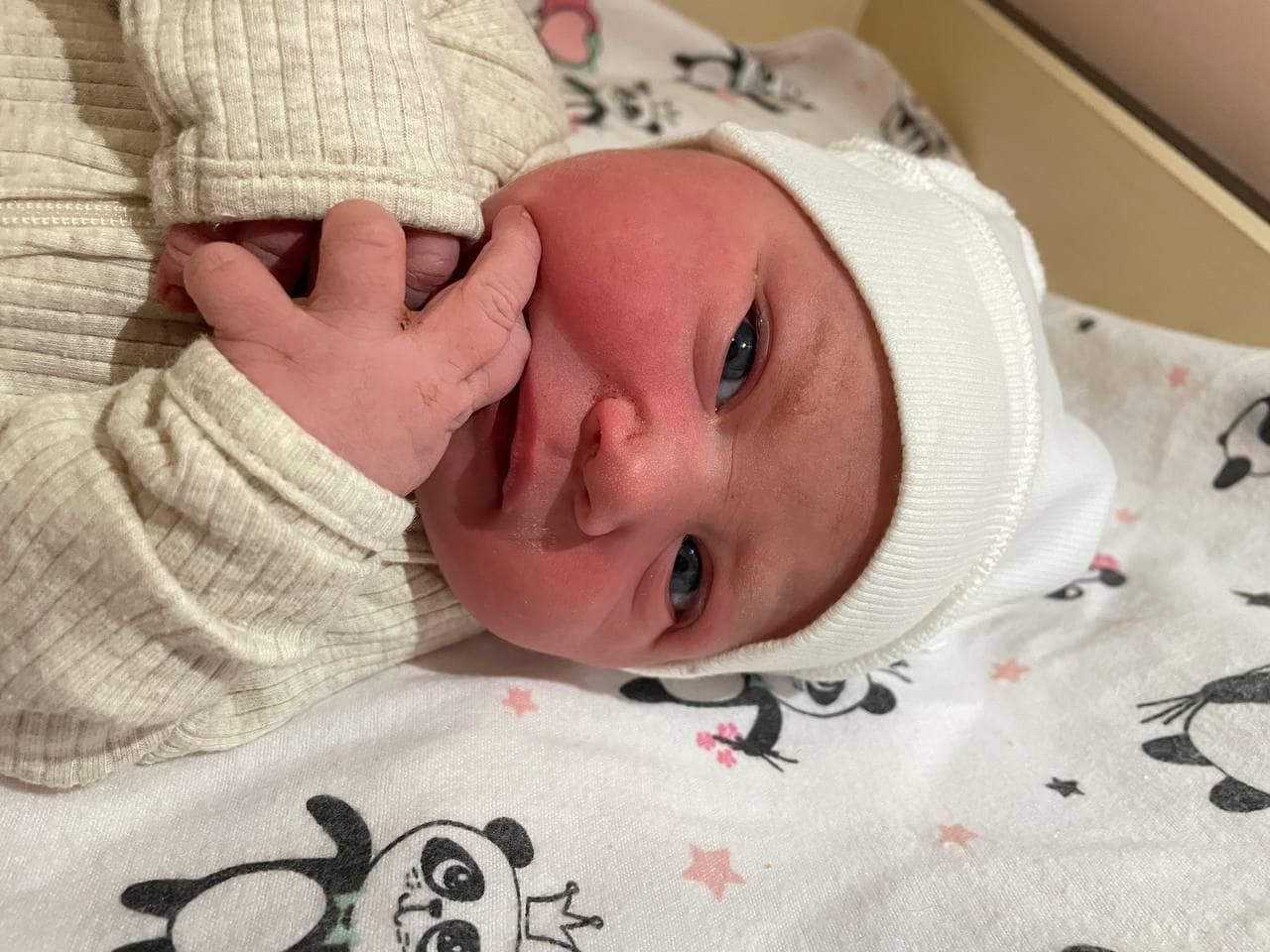 Українські жінки народжують навіть під ракетними обстрілами Українські жінки народжують навіть під ракетними обстрілами