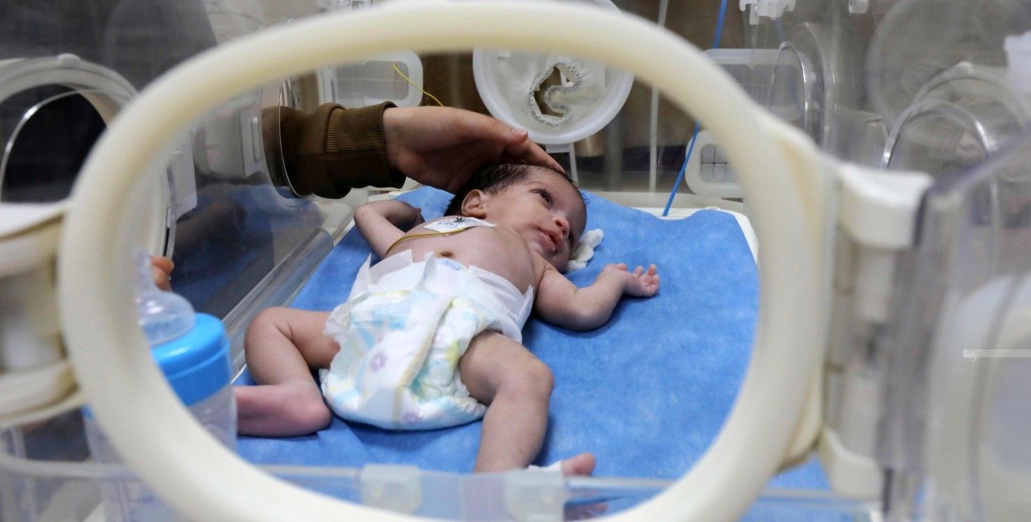 Девочка родилась после смерти матери Девочка родилась после смерти матери