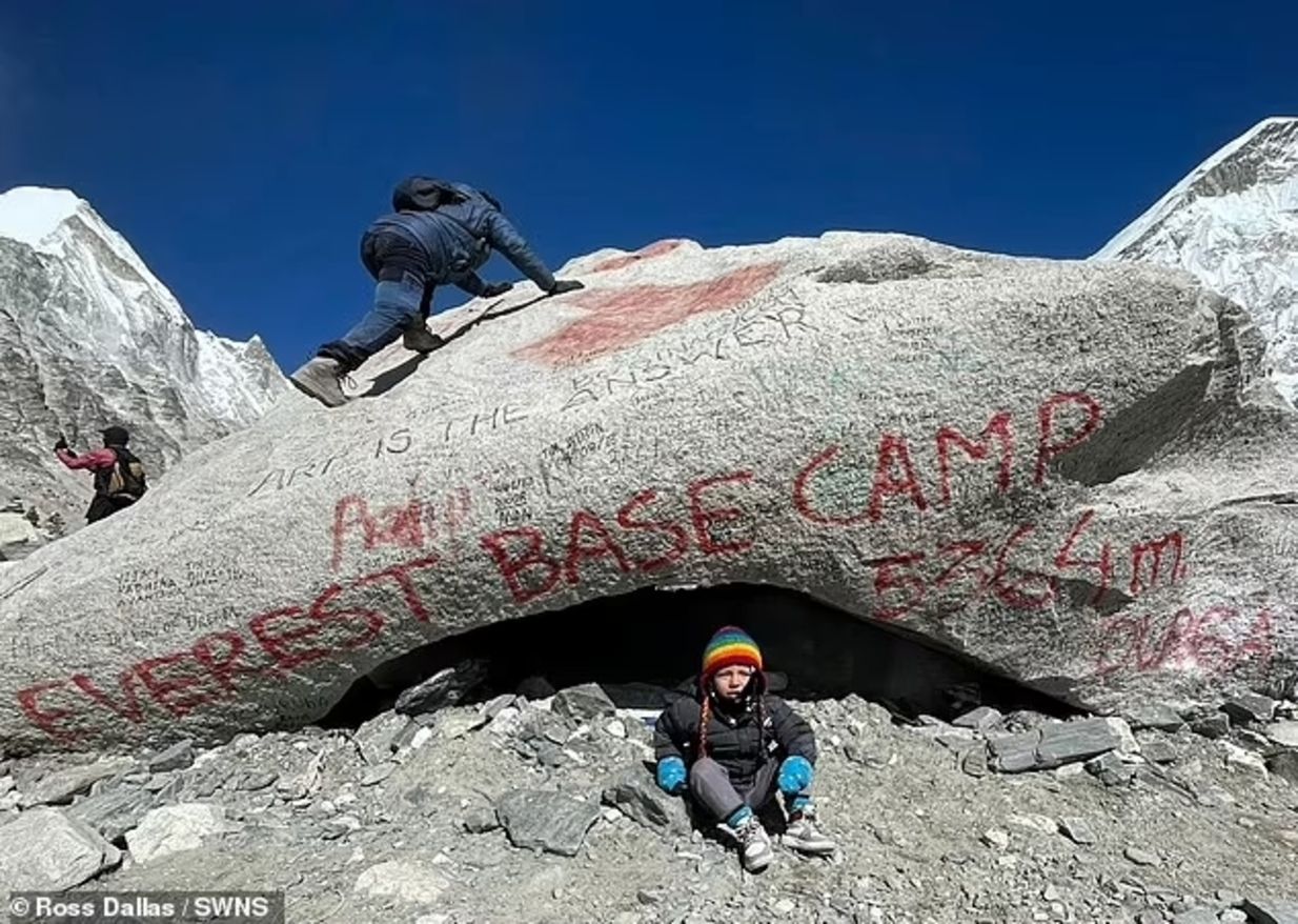 2-летний мальчик покорил Эверест