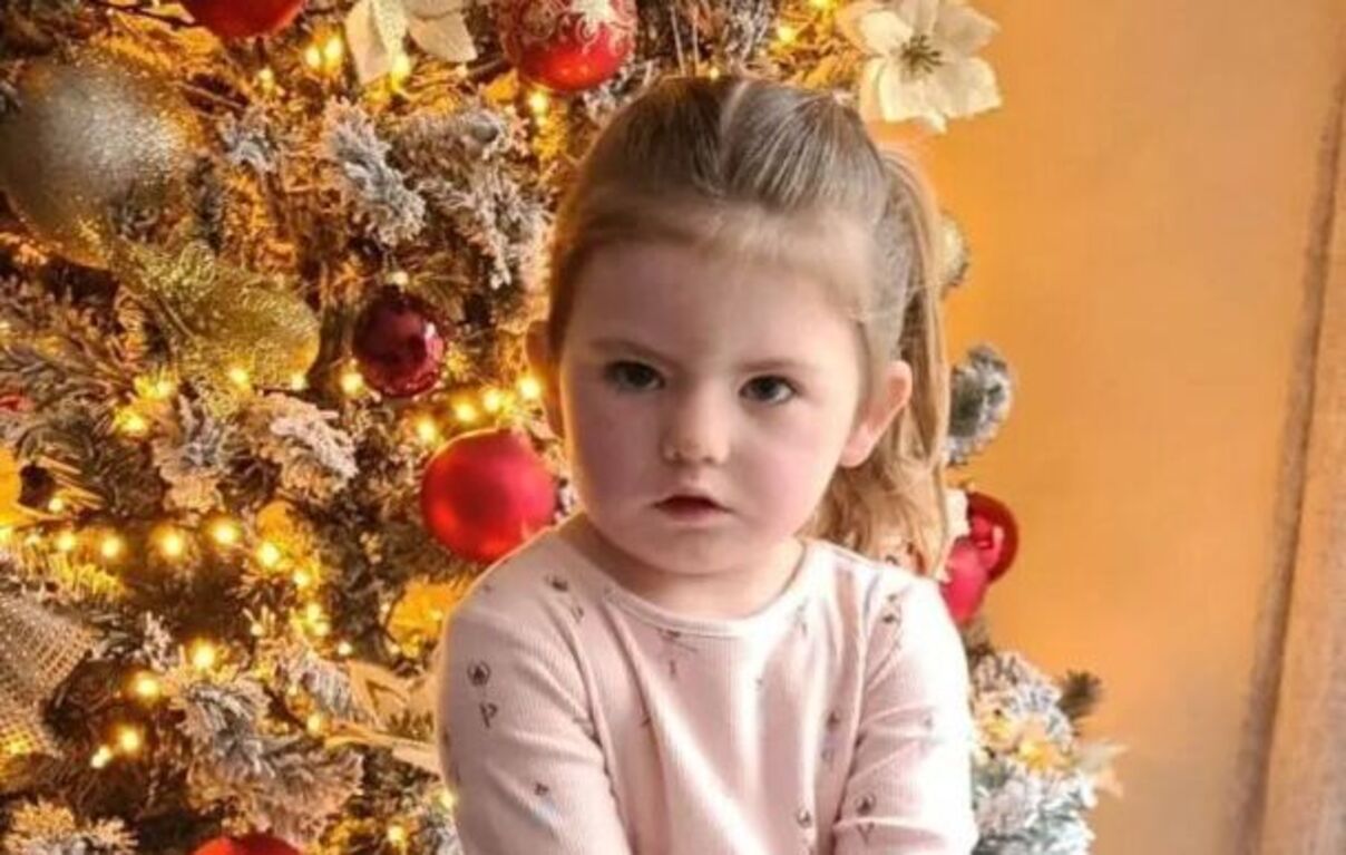 Девочка не может улыбаться и даже моргать Девочка не может улыбаться и даже моргать