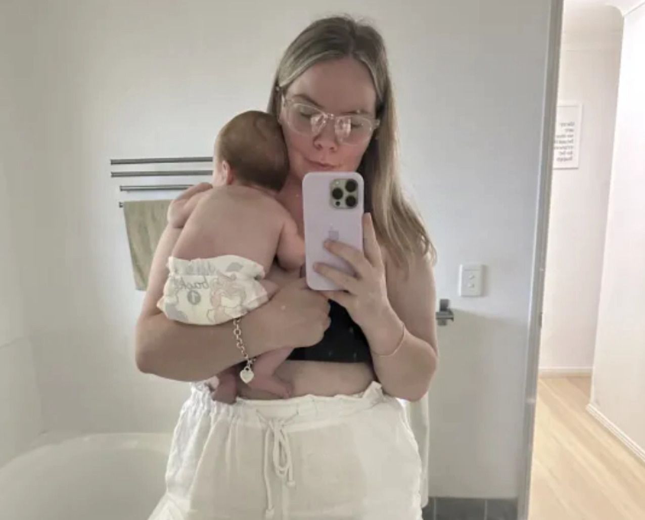 Кортні заплатила, щоб стати матір'ю одиначкою Кортні заплатила, щоб стати матір'ю одиначкою