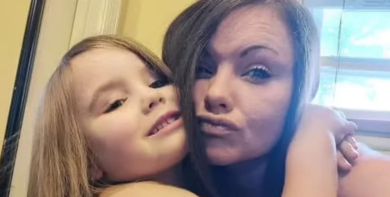 Маленька Емурі з мамою Маленька Емурі з мамою