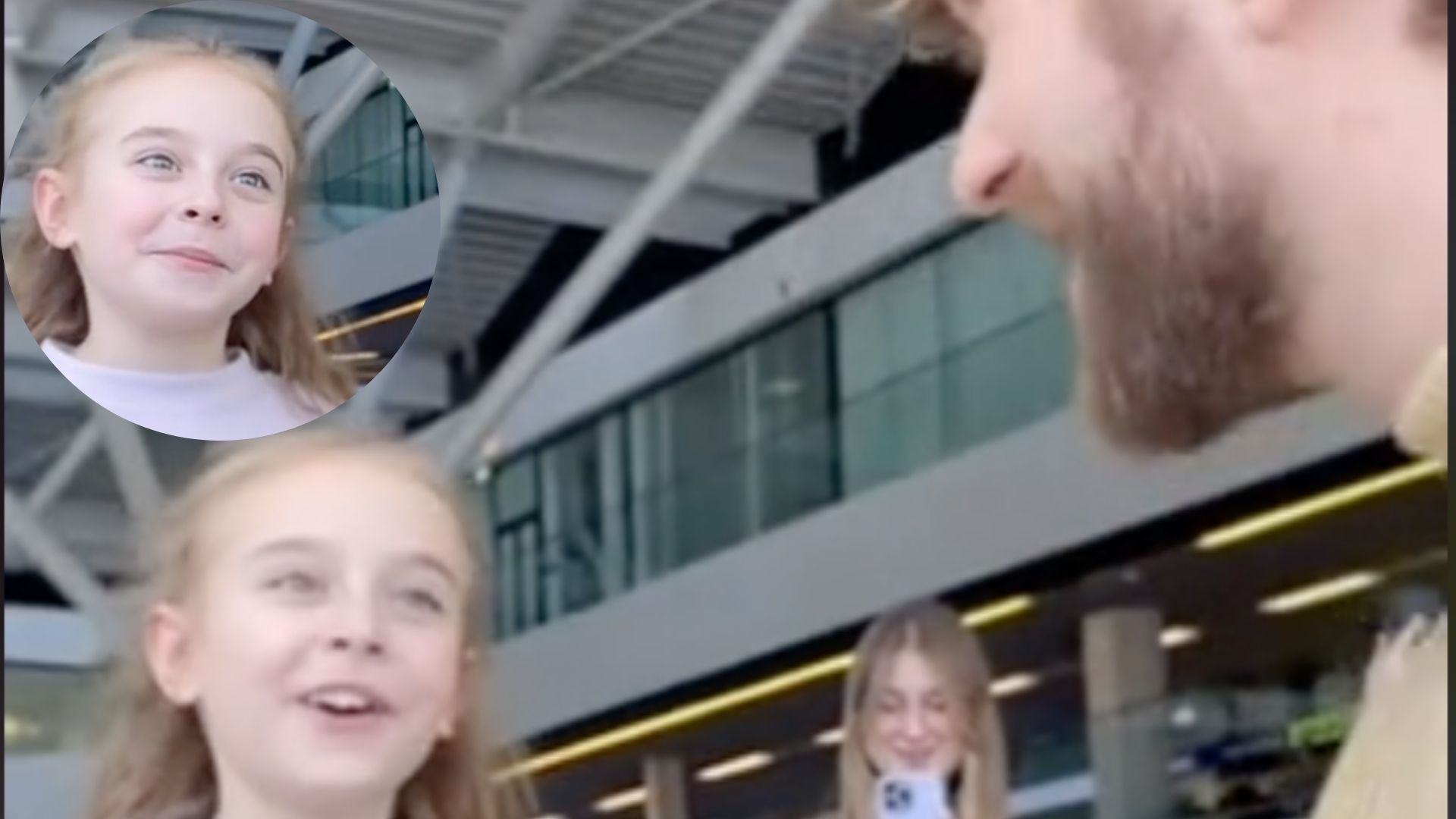 Спів українки змусив весь аеропорт затихнути Спів українки змусив весь аеропорт затихнути