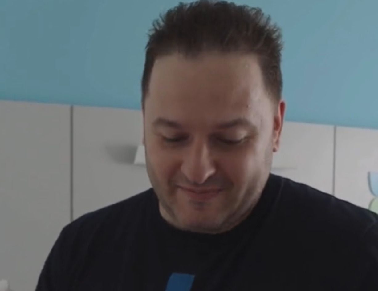 Новоиспеченный папаша поздравил сына в новом мире песней УПА Новоиспеченный папаша поздравил сына в новом мире песней УПА