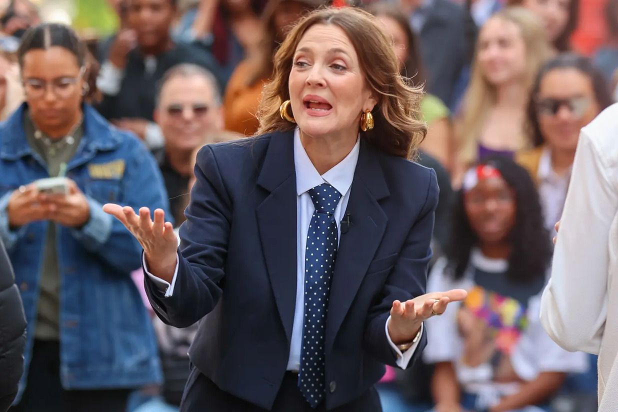 Дрю Бэрримор забрала телефон у дочери Дрю Бэрримор забрала телефон у дочери