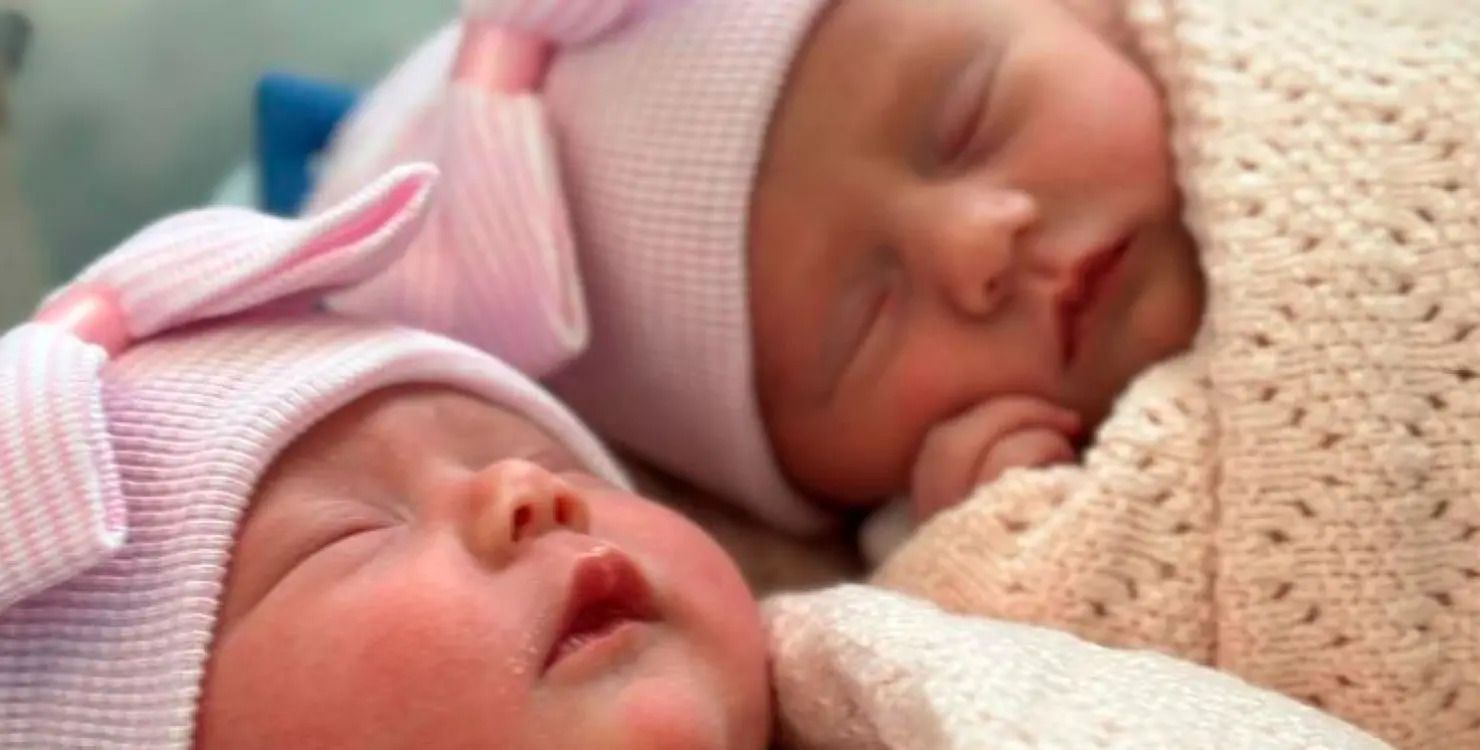 Мама вынуждена изменить планы относительно имен близняшек Мама вынуждена изменить планы относительно имен близняшек